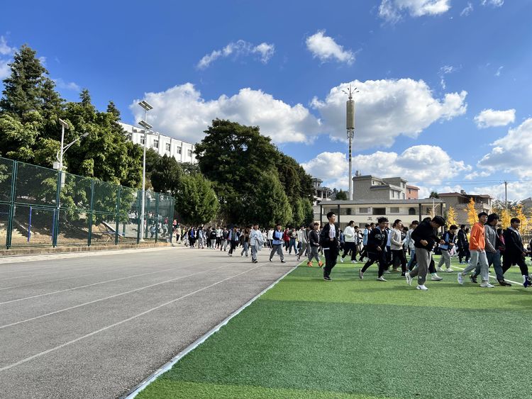 峨山县第一中学开展消防应急疏散演练活动